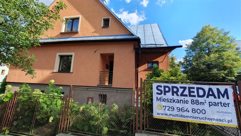 PÓŁ DOMU parter 88 m2 Cieszyn centrum — zdjęcie 1
